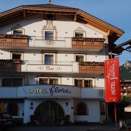 Hotel Flora セルヴァ・ディ・ヴァル・ガルデーナ エクステリア 写真