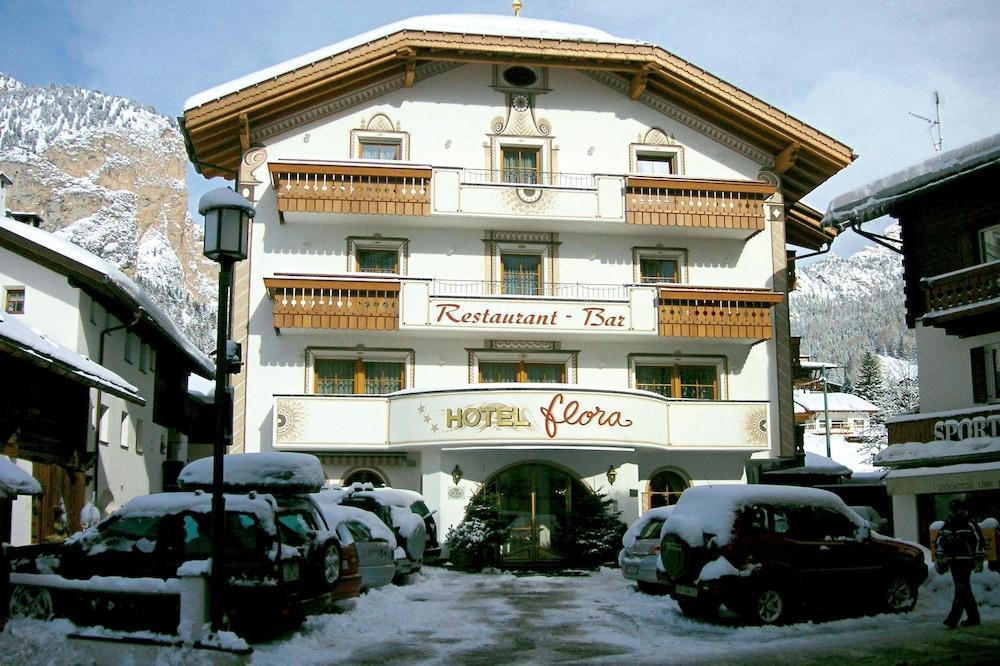 Hotel Flora セルヴァ・ディ・ヴァル・ガルデーナ エクステリア 写真