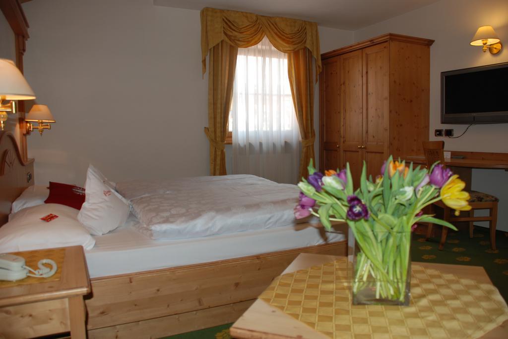 Hotel Flora セルヴァ・ディ・ヴァル・ガルデーナ 部屋 写真