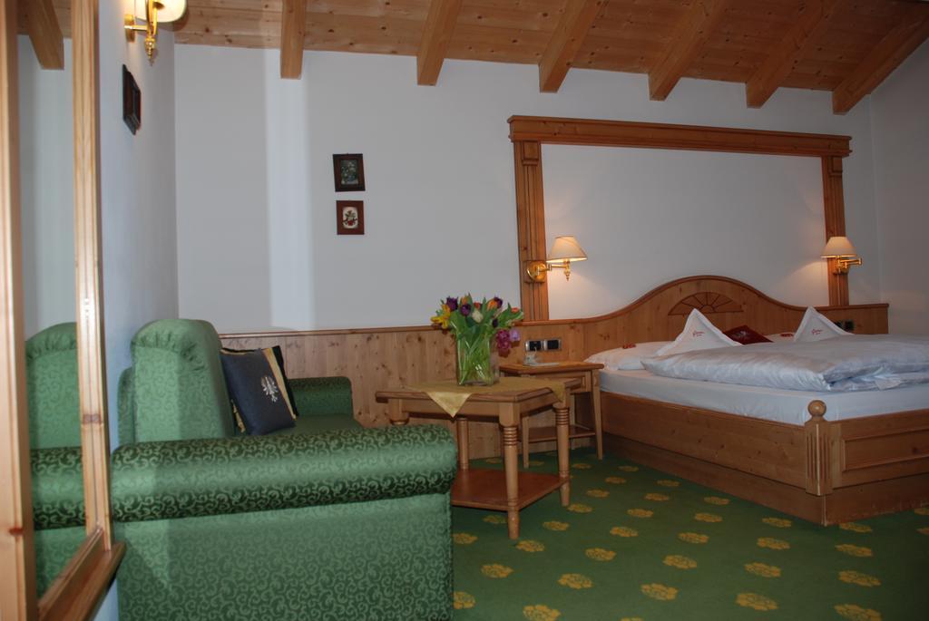 Hotel Flora セルヴァ・ディ・ヴァル・ガルデーナ 部屋 写真