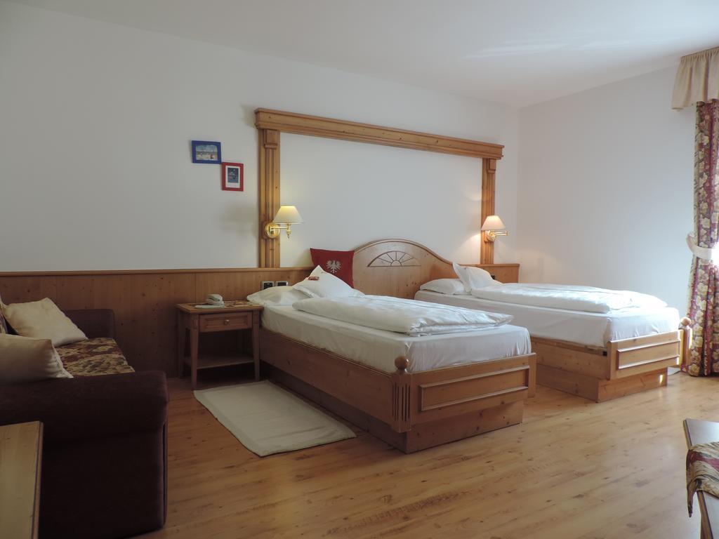 Hotel Flora セルヴァ・ディ・ヴァル・ガルデーナ 部屋 写真