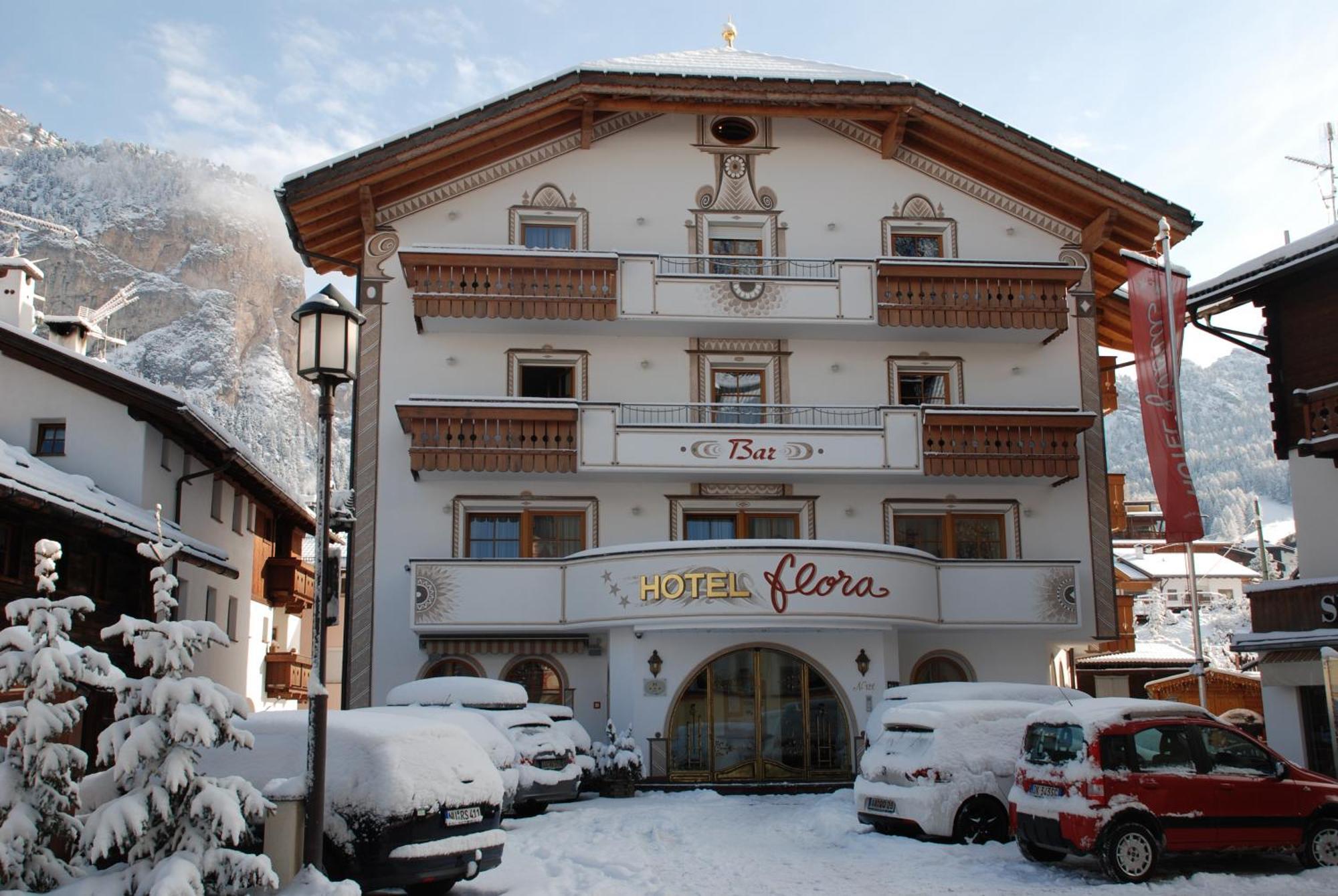 Hotel Flora セルヴァ・ディ・ヴァル・ガルデーナ エクステリア 写真